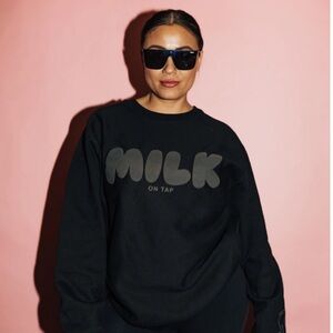 The Little Milk Bar Black
Crewneck Sweatshirt Milk On Tap
Womens Size XL L/S